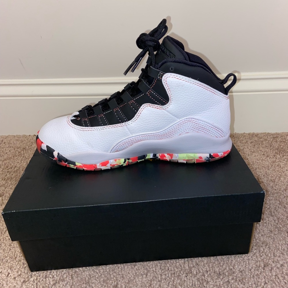 Air Jordan 10 Retro SE Barely Volt - Picture 5 of 8